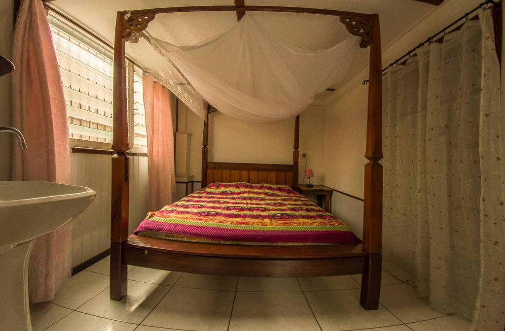 Guesthouse Un Pied-A-Terre Παραμαρίμπο Εξωτερικό φωτογραφία