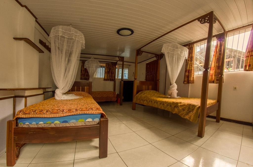 Guesthouse Un Pied-A-Terre Παραμαρίμπο Εξωτερικό φωτογραφία