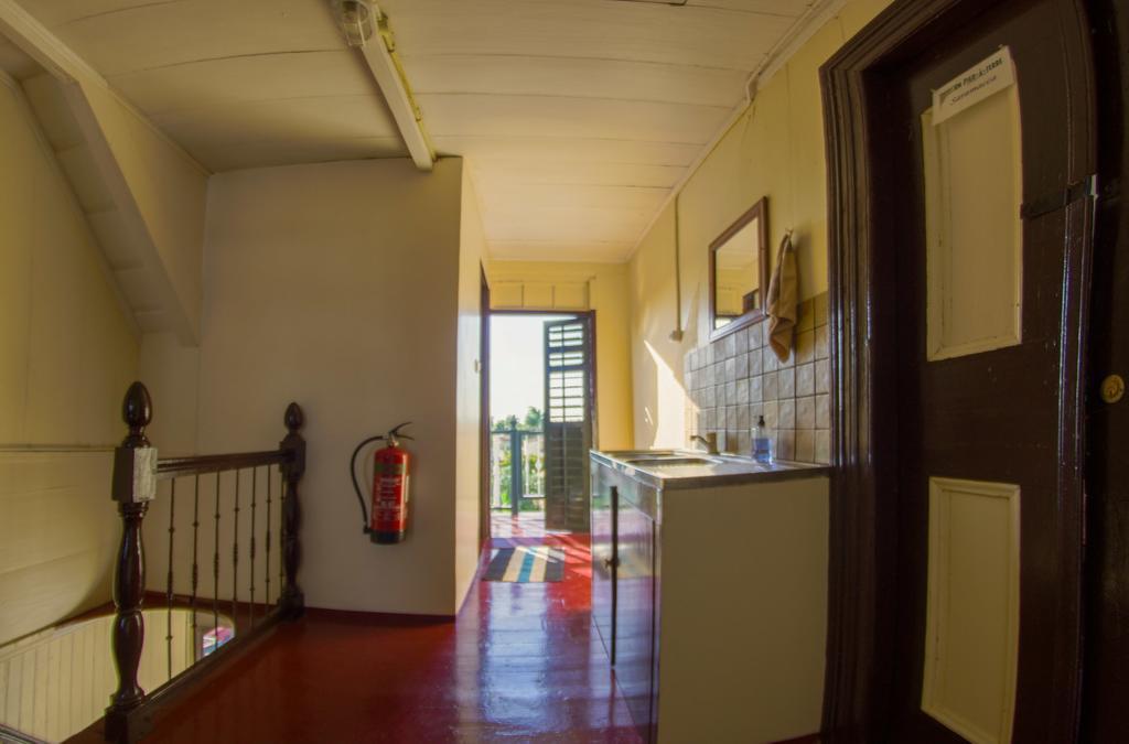 Guesthouse Un Pied-A-Terre Παραμαρίμπο Εξωτερικό φωτογραφία